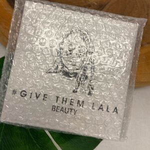 Give Them LALA Pallette NWT the grown woman palette